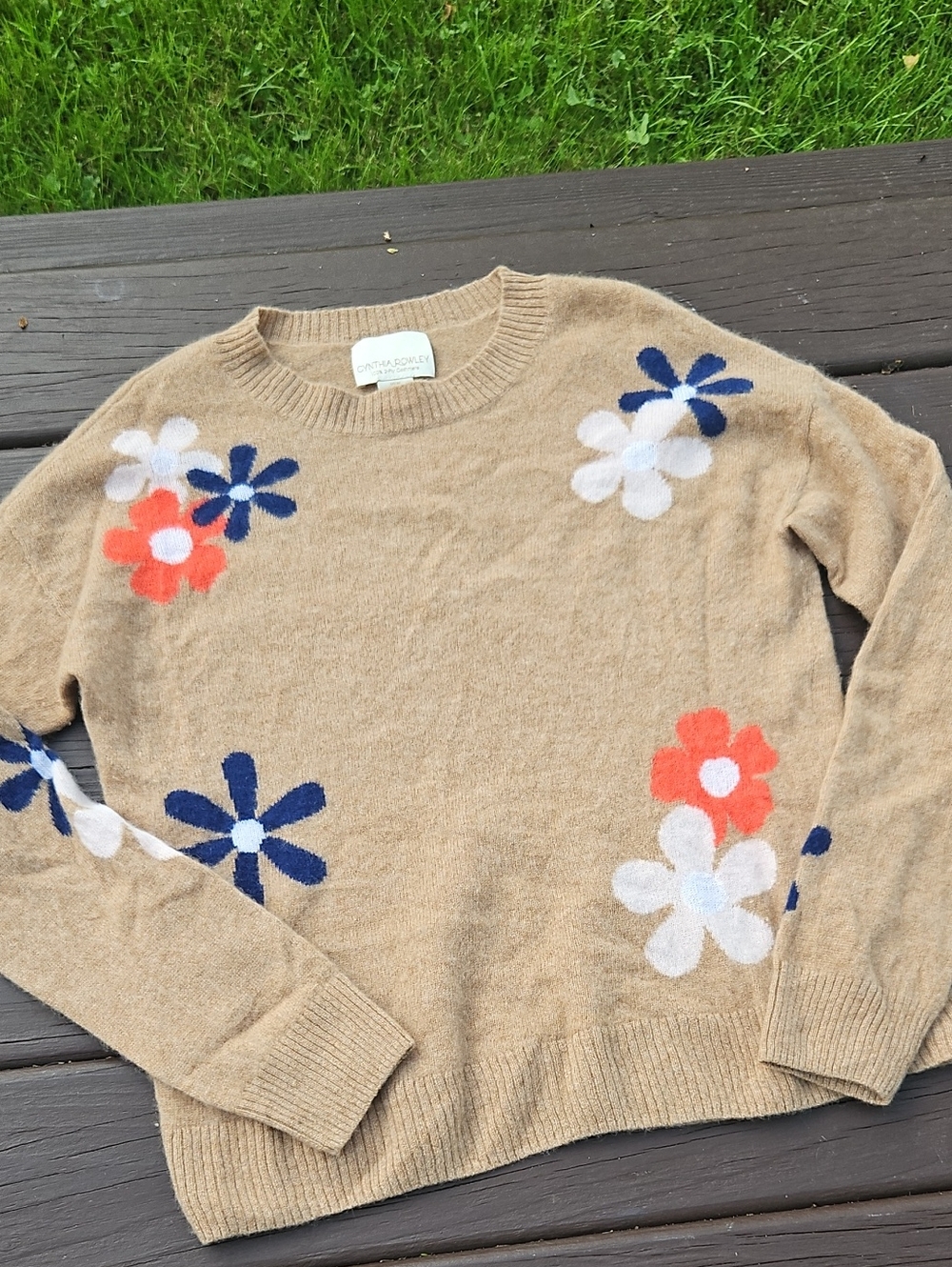 Crewneck 2-ply Cashmere Sweater, Size Medium